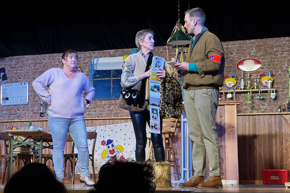 Kom(m)ödchen Raeren: Der Kommissar und die Karnevalsleiche