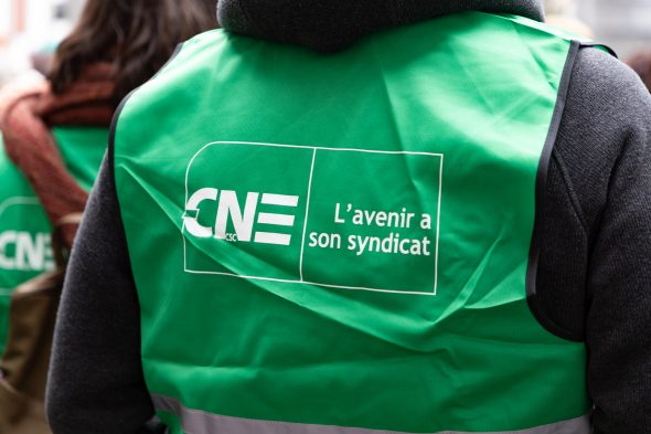 Demonstration des nicht-kommerziellen Sektors vor dem Regierungssitz in Eupen