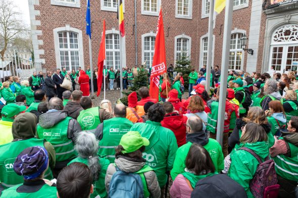 Demonstration des nicht-kommerziellen Sektors vor dem Regierungssitz in Eupen