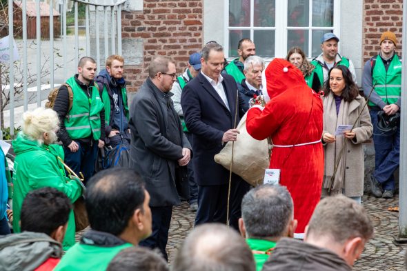 Demonstration des nicht-kommerziellen Sektors vor dem Regierungssitz in Eupen