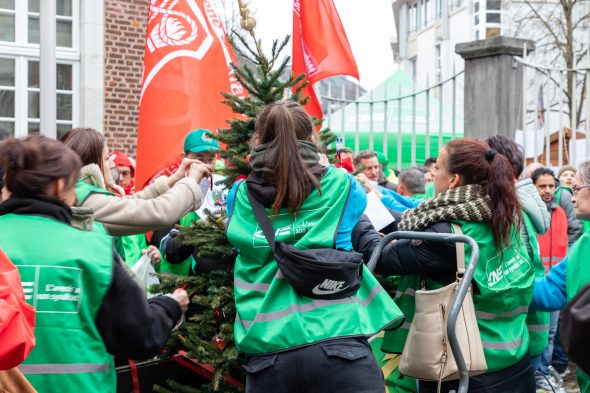 Demonstration des nicht-kommerziellen Sektors vor dem Regierungssitz in Eupen