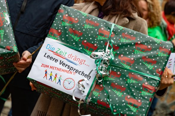 Demonstration des nicht-kommerziellen Sektors vor dem Regierungssitz in Eupen