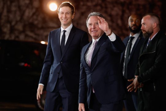 Der US-Sondergesandte Steve Witkoff und der Schwiegersohn von Präsident Donald Trump, Jared Kushner, am 5. Dezember in Berlin