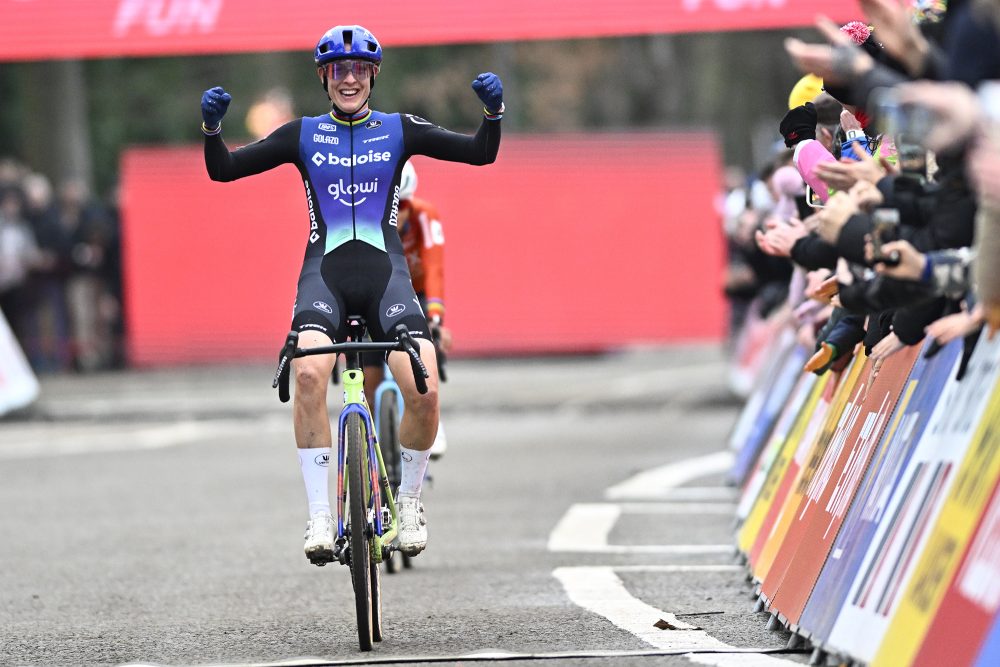 Lucinda Brand gewinnt in Antwerpen das fünfte Radcross-Weltcuprennen der Saison