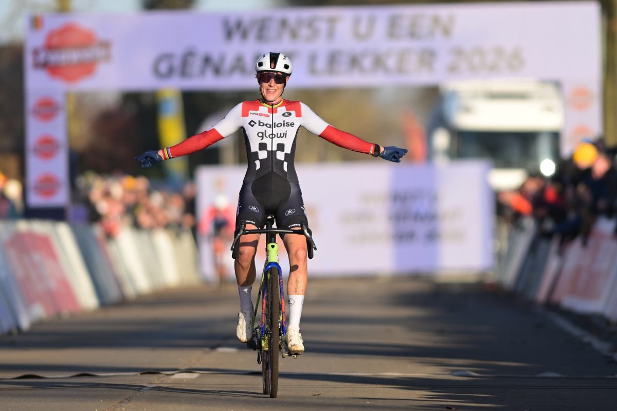 Lucinda Brand hat auch das Radcross-Weltcup-Rennen in Dendermonde gewonnen