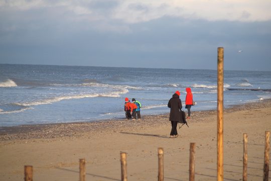 Spaziergänger am Strand von Ostende