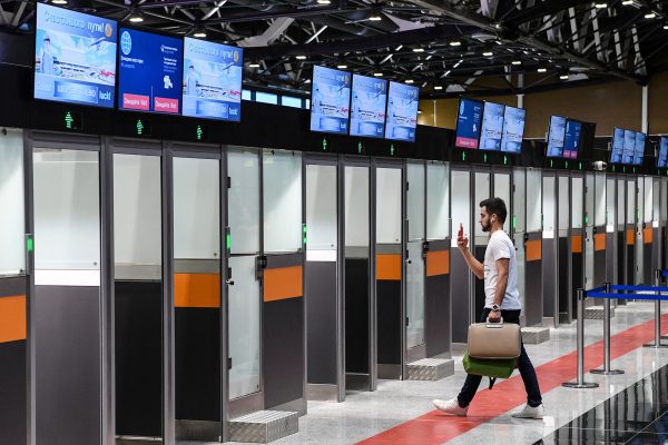 Die Passkontrolle im Flughafen Moskau-Scheremetjewo