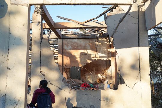 Schäden an dem Krankenhaus, das von dem Luftschlag getroffen wurde