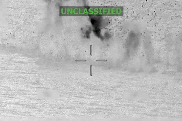 Bildschirmaufnahme einer Explosion auf hoher See, veröffentlicht vom US-Militär