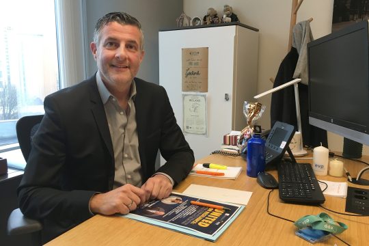 Pascal Arimont, der Europaabgeordnete aus der DG, in seinem Büro in Brüssel