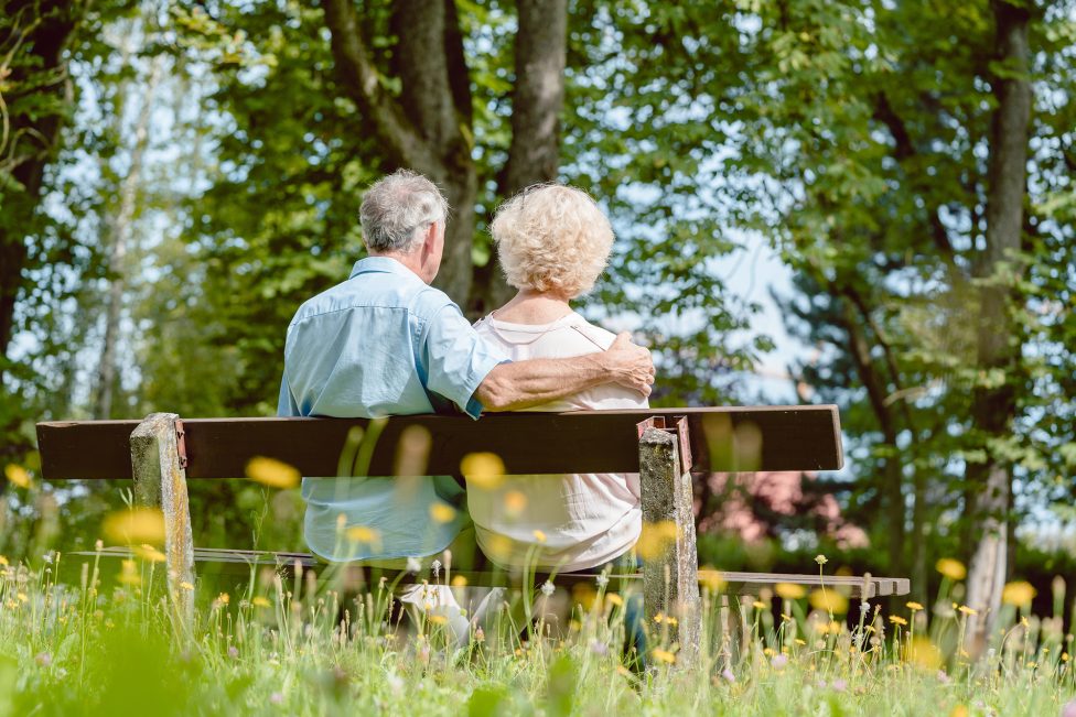 Renter auf einer Parkbank