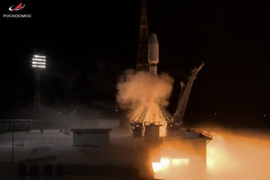 Auf dem Bild der russischen Weltraumagentur Roscosmos ist der Start einer Sojus-Rakete am 28. Dezember 2025 zu sehen