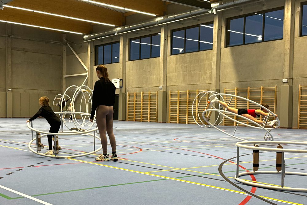 Rhönrad-Turnerinnen beim Training in der Sporthalle Schönefeld