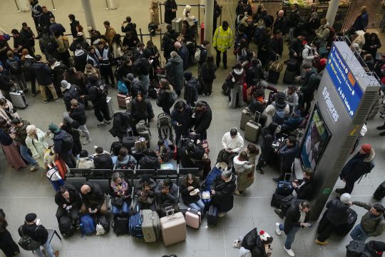 Gestrandete Eurostar-Passagiere im Bahnhof London-St. Pancras