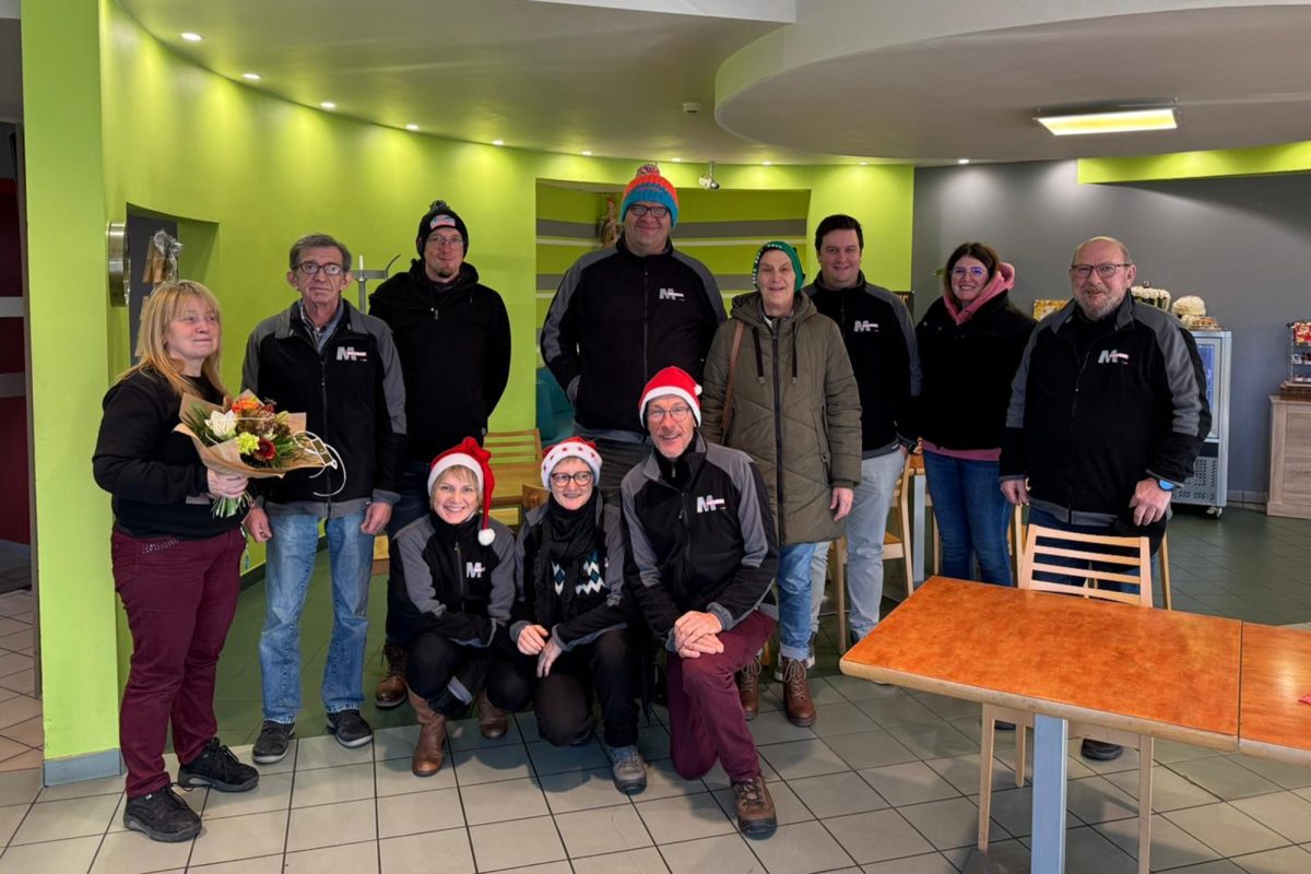 LKW-Weihnachtsmann Manuel Henkes und Team verteilen wieder Geschenktüten