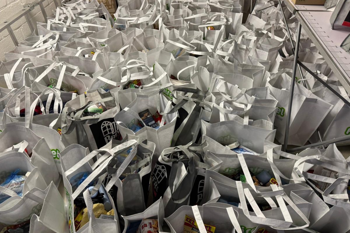 LKW-Weihnachtsmann Manuel Henkes und Team verteilen wieder Geschenktüten