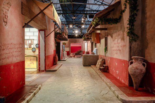 Straße in der Ausstellung "Zurück nach Pompeji"