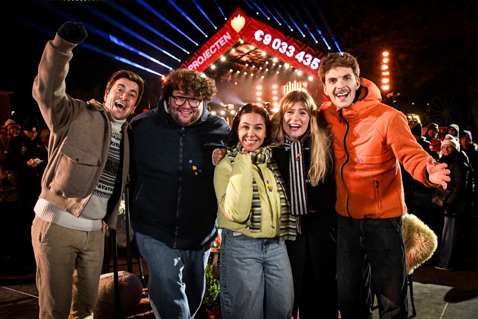 Abschluss von "De Warmste Week" am Mittwochabend: Niels Destadsbader, Manu Van Acker, Kawtar Ehlalouch, Eva De Roo und Dries Lenaerts