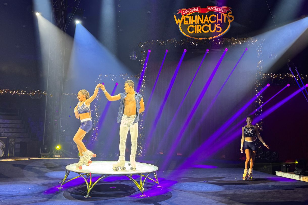 Rollschuh-Artisten beim Aachener Weihnachtscircus