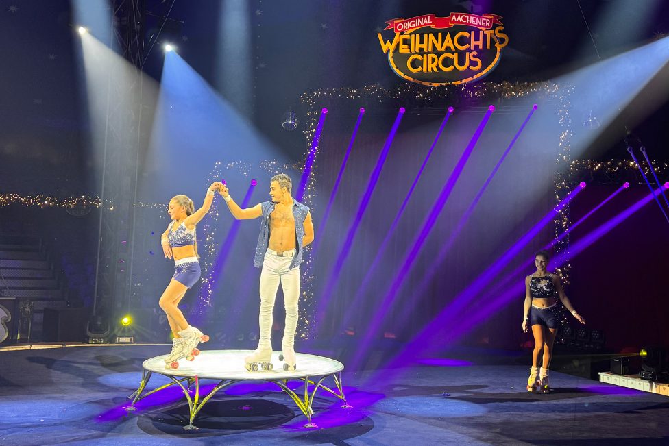 Rollschuh-Artisten beim Aachener Weihnachtscircus