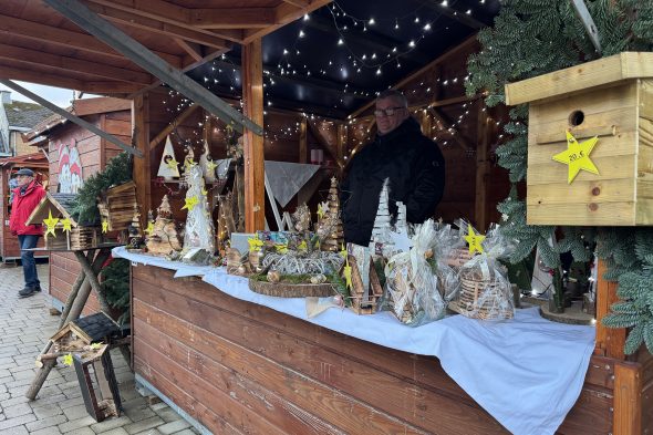Stand beim Weihnachtsmarkt in Kelmis