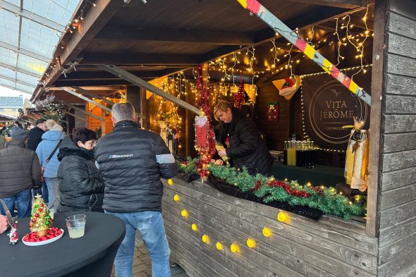 Stand beim Weihnachtsmarkt in Kelmis