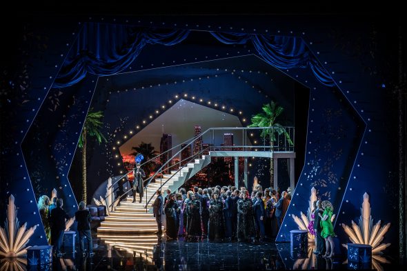 Szene aus "Die Fledermaus" in der Lütticher Oper