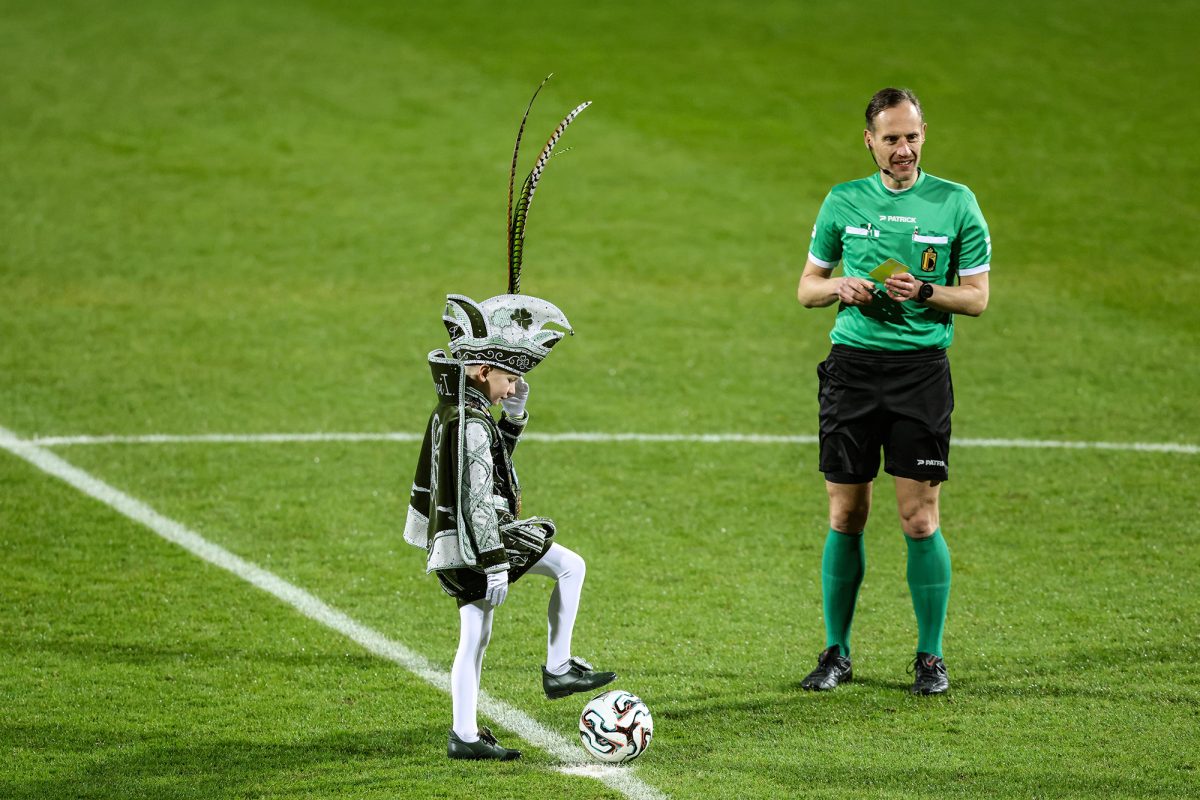 Eupens Kinderprinz Levi I. gab den Anstoß zur Partie 