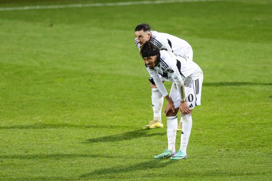 enttäuschte AS-Spieler auf dem Fußballplatz