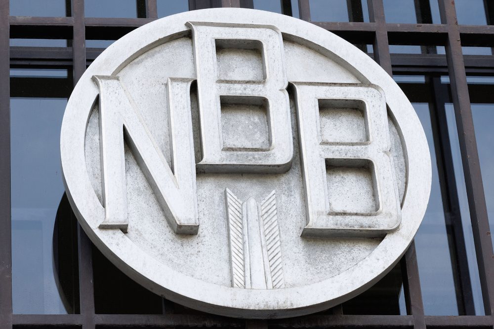 Das Logo der Belgischen Nationalbank am Hauptgebäude in Brüssel
