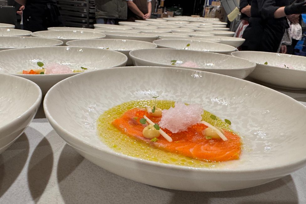 Die Vorspeise beim Benefiz-Dinner: Gebeizter Lachs