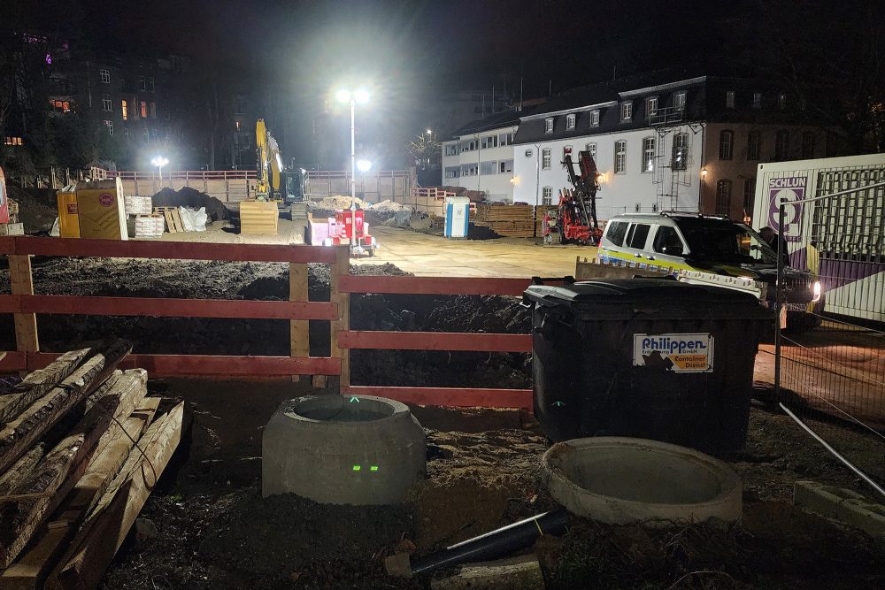 Fundort der Bombe ist hell beleuchtet