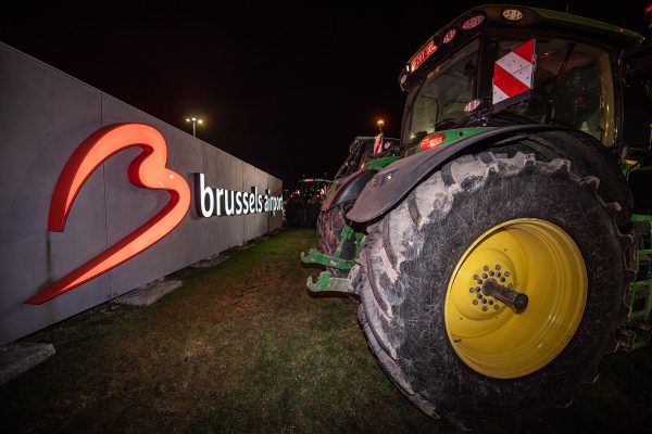 Protestierende Bauern blockierten mit ihren Traktoren erneut Bru Cargo