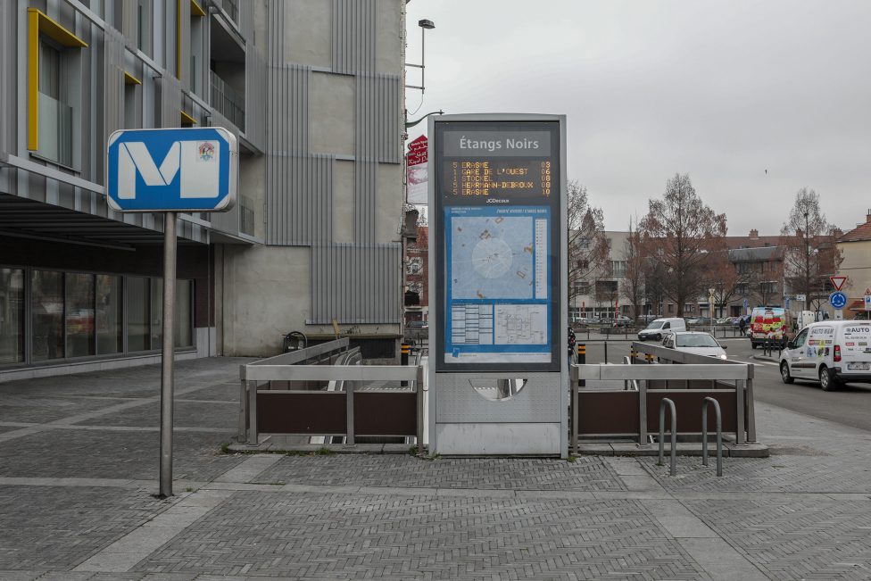 Der Platz an der Metro-Station Etangs Noirs-Zwarte Vijvers in Brüssel