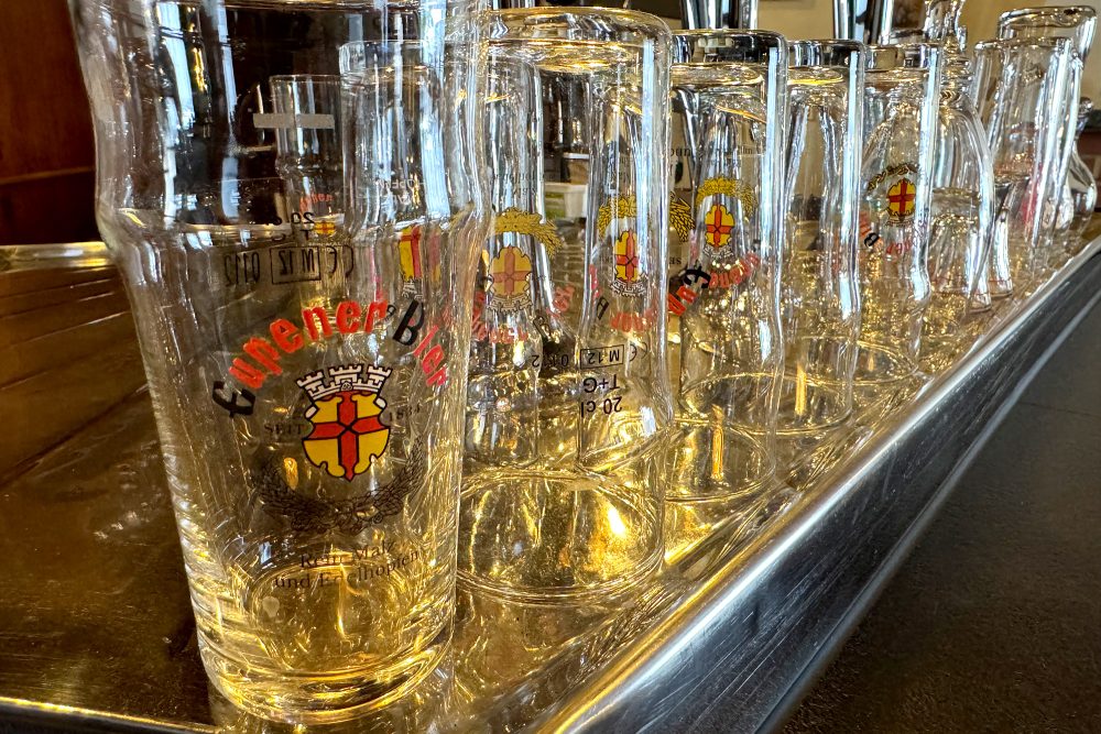 "Buckelgläser" für das Eupener Bier im Haeserhof in Eupen
