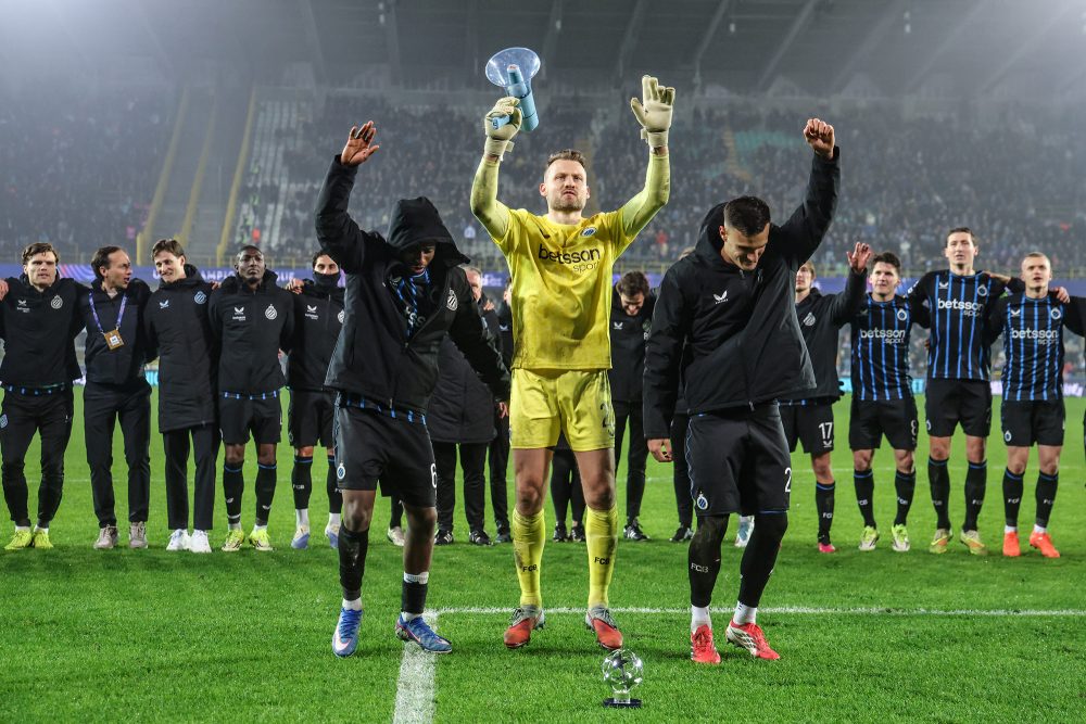 Die Spieler von Club Brügge feiern nach dem Sieg auf dem Spielfeld