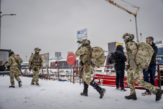 Dänische Soldaten im Hafen von Grönlands Hauptstadt Nuuk