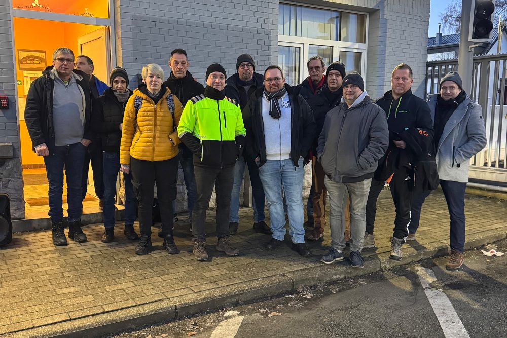 Streikende TEC-Mitarbeiter am Freitagmorgen am Eupener Bus-Depot