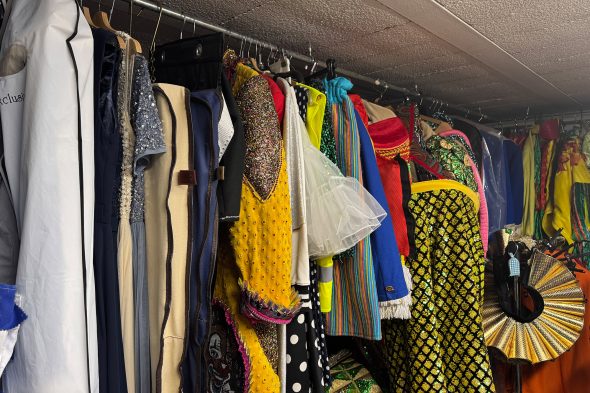 Kostümfundus von Domm&Dööl im Keller