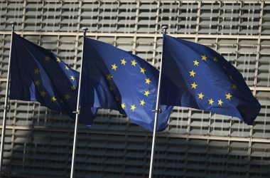 EU-Flaggen am Berlaymont-Gebäude
