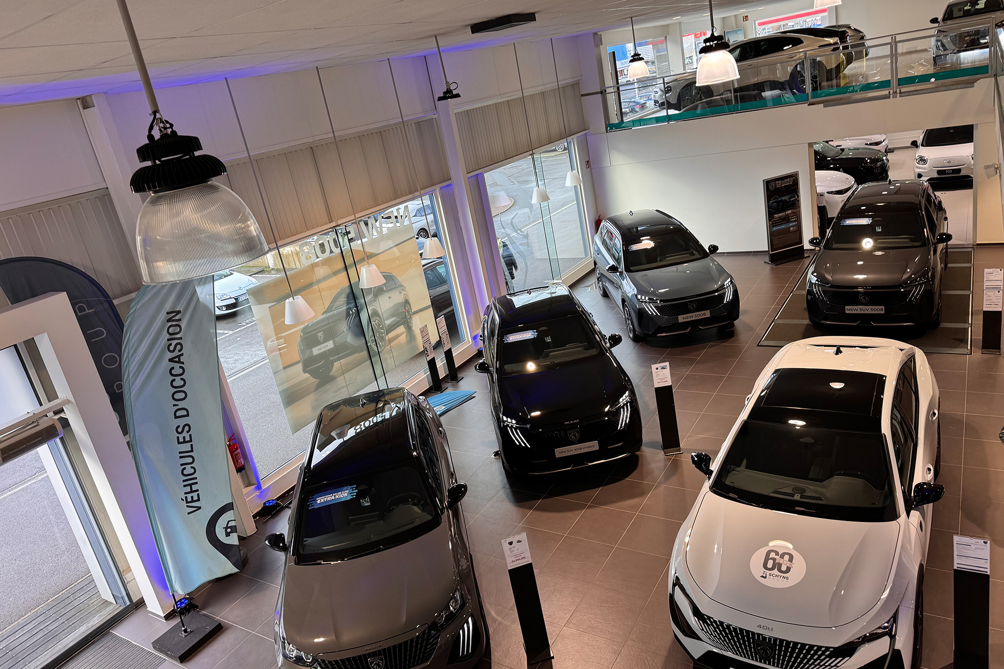 Autosalon-Br-ssel-kurbelt-Gesch-ft-in-Eupener-Autoh-usern-an