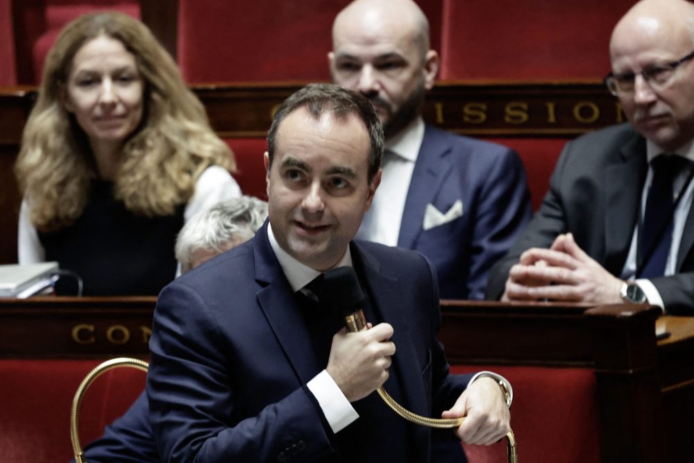 Frankreichs Premierminister Sébastien Lecornu spricht im Parlament zu den Abgeordneten