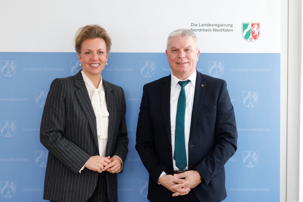 NRW-Ministerin Ina Brandes und DG-Minister Freches