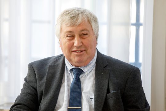 Freddy Roosemont bei einer Versammlung