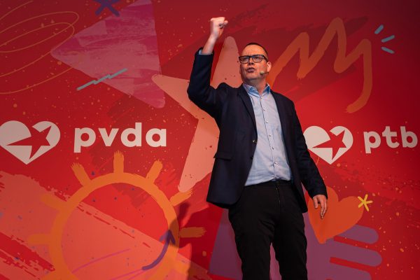 Der PTB-Vorsitzende Raoul Hedebouw bei seiner Neujahrsansprache