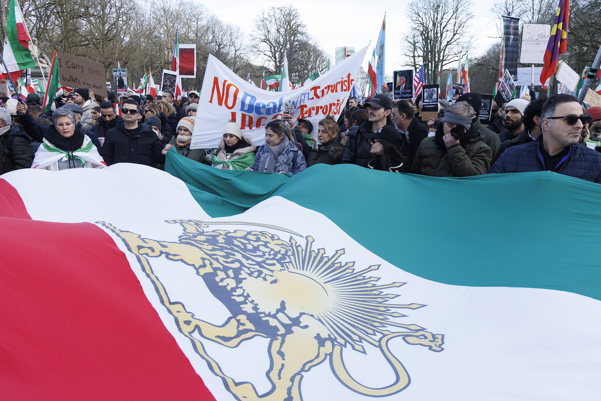 Mehrere-Tausend-Exil-Iraner-fordern-bei-Kundgebung-in-Br-ssel-Regimewechsel