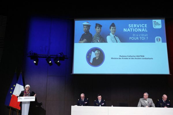 Kampagnen-Start für freiwilligen Militärdienst in Frankreich