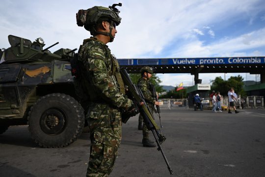 Kolumbianischer Soldat an der Grenze zu Venezuela