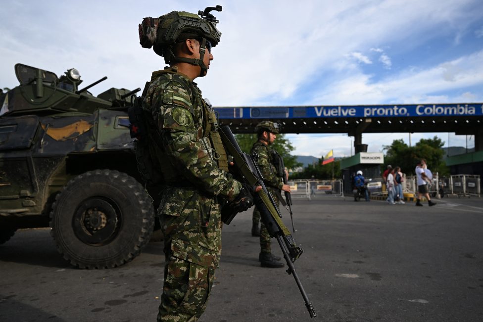 Kolumbianischer Soldat an der Grenze zu Venezuela
