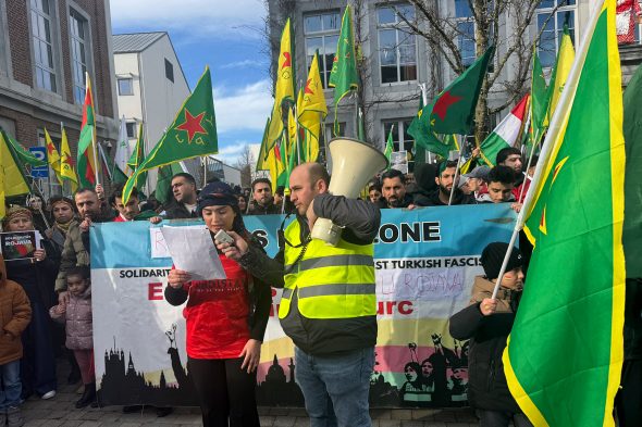 Studentin Soulin hält ihre Rede
